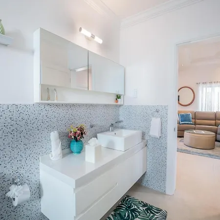 Property At Luxury And Vission About Relax Медулин